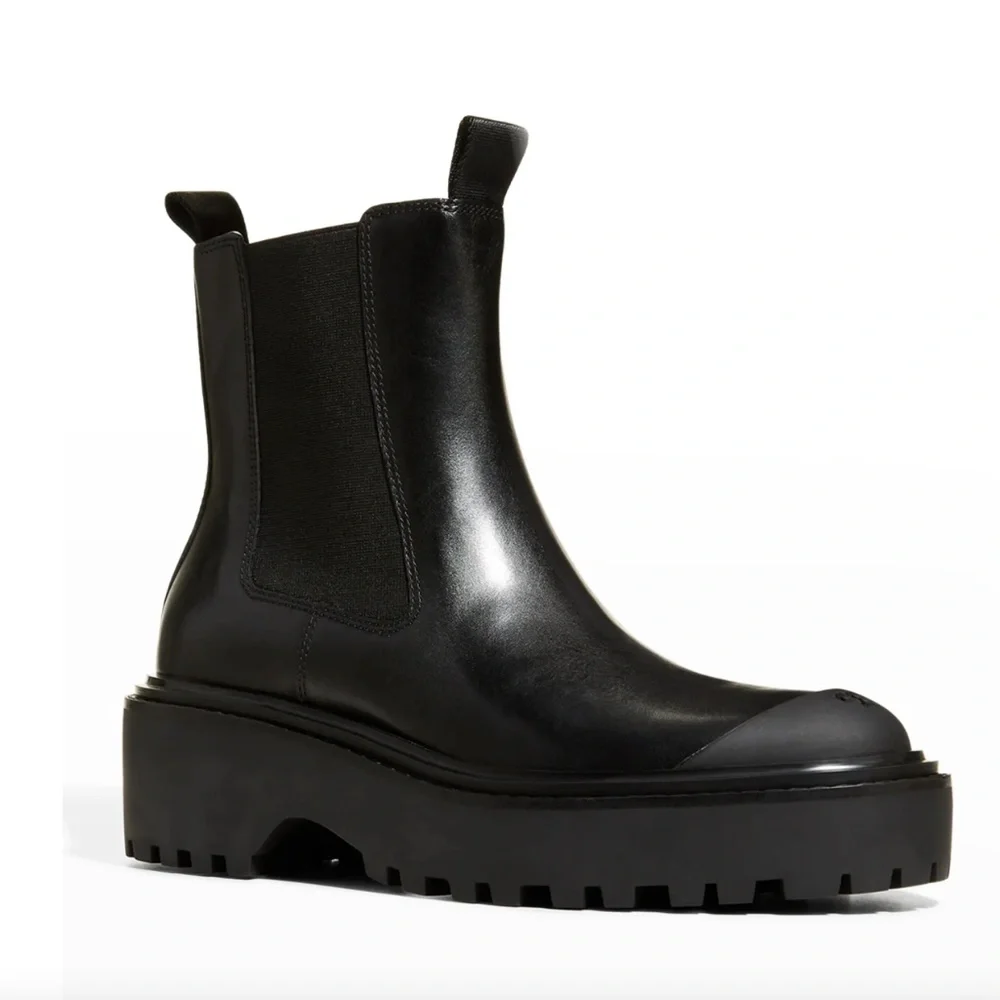 NIB $428 Tory Burch Leather Lug-sole Chelsea Boots in size 9!